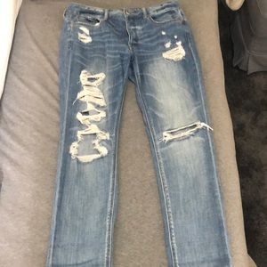 American eagle tomgirl distressed jeans